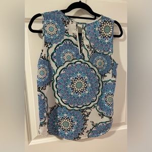 Pretty Blue Sleeveless Medallion Print blouse/shell